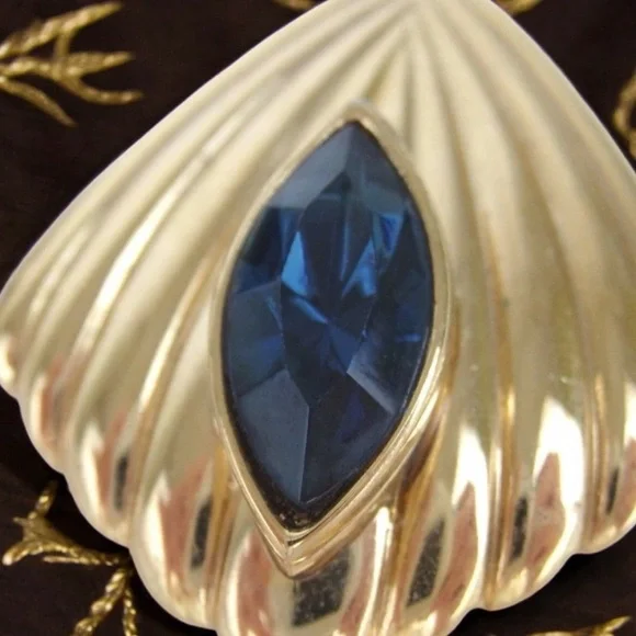 GIVENCHY Vintage Crystal Clip On Earrings 🤩✨ - Picture 3 of 8